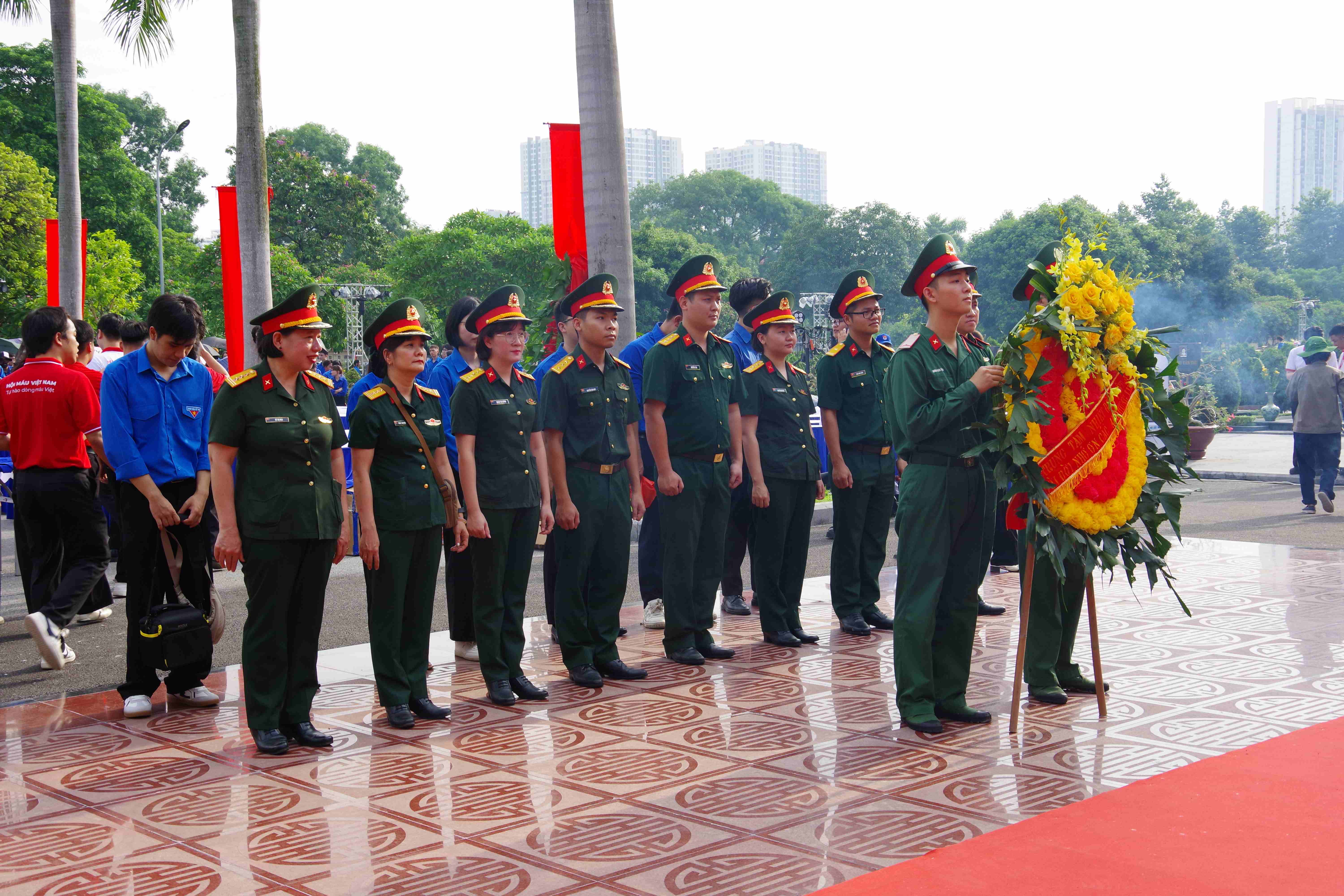 Trung tâm Nhiệt đới Việt - Nga tổ chức các hoạt động tri ân nhân kỷ niệm 79 năm Ngày Thương binh - Liệt sĩ